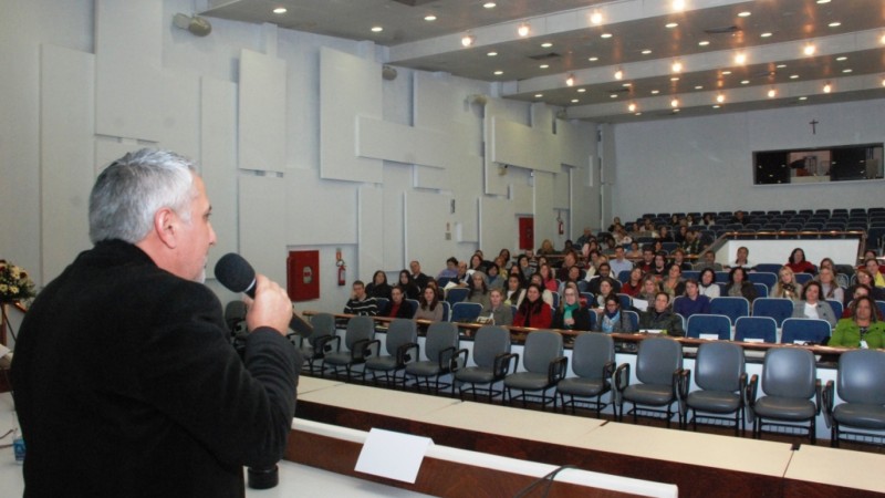 Secretário no seminário da FPE