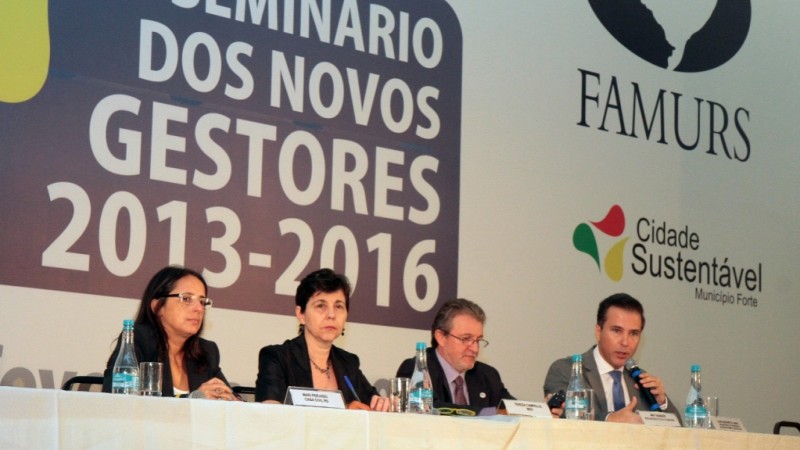 "Em 2013, vamos dobrar o número de vagas de qualificação no Estado", disse o secretário Lara.