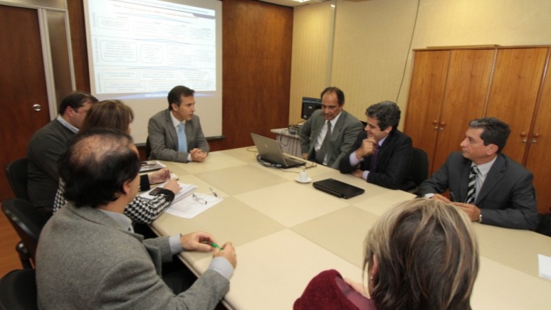 "Elaboramos um plano 'caseiro', com as nossas assessorias técnicas, mas agora queremos contar com o conhecimento da FGV para que tenhamos um direcionamento mais efetivo", afirmou Lara