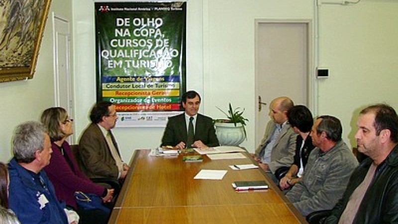A prioridade é qualificar jovens sem experiência profissional maiores de 16 anos