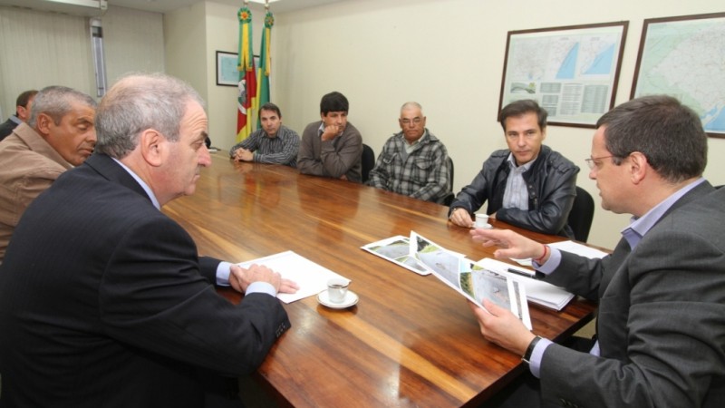Lara salientou a importância de revitalizar as condições do asfalto nas rodovias de acesso ao município para o escoamento da produção