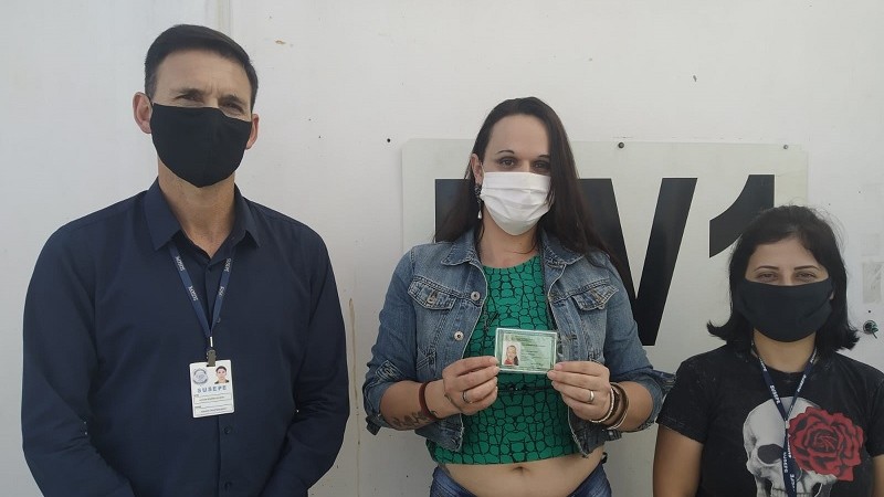 Segunda pessoa trans do sistema penitenciário gaúcho recebe carteira de identidade com nome social