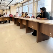 No enquadramento desta foto, temos parte da mesa do centro e da mesa à direita, em que estão debatendo o secretário Mateus Wesp, a diretora Sanny Figueiredo, o diretor adjunto Eduardo Feron e três conselheiros do CEPI.

Autoria da descrição da foto: Wagner Meirelles / Ascom SJCDH