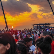 Na chegada ao gasômetro as pessoas foram recebidas pelo pôr do sol do guaíba.