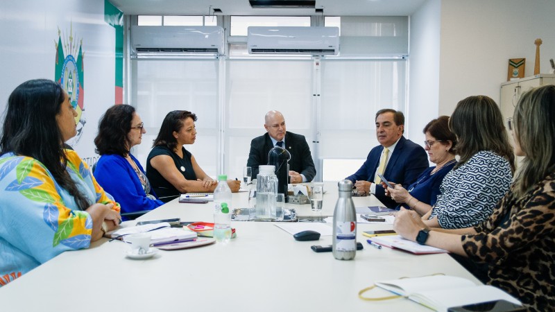 Reunião ocorreu no Centro Administrativo do Estado.