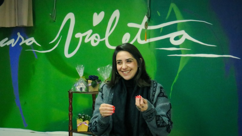 Andressa durante entrevista