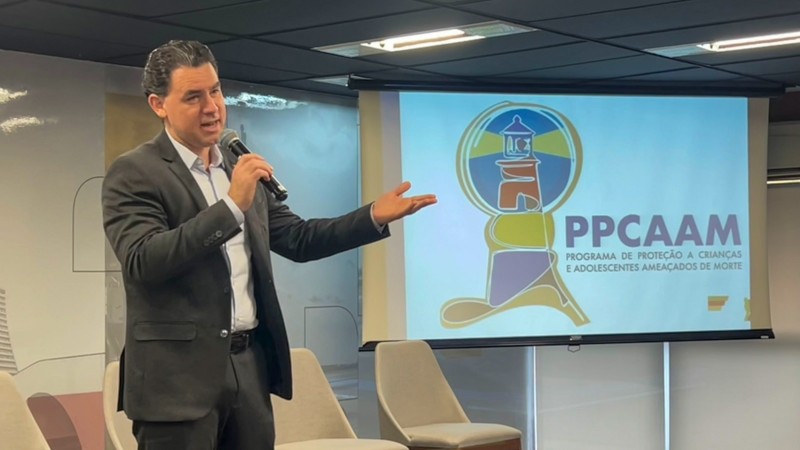 Secret&aacute;rio Fabr&iacute;cio Peruchin participou da mesa de abertura do evento