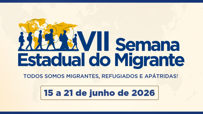 Cartaz em tons de azul e bege anuncia a &ldquo;VII Semana Estadual do Migrante&rdquo;. Sobre mapa-m&uacute;ndi estilizado, h&aacute; silhuetas de pessoas caminhando com malas e mochilas. Texto destaca: &ldquo;Todos somos migrantes, refugiados e ap&aacute;tridas!&rdquo;. Data: 15 a 21 de junho de 2026.